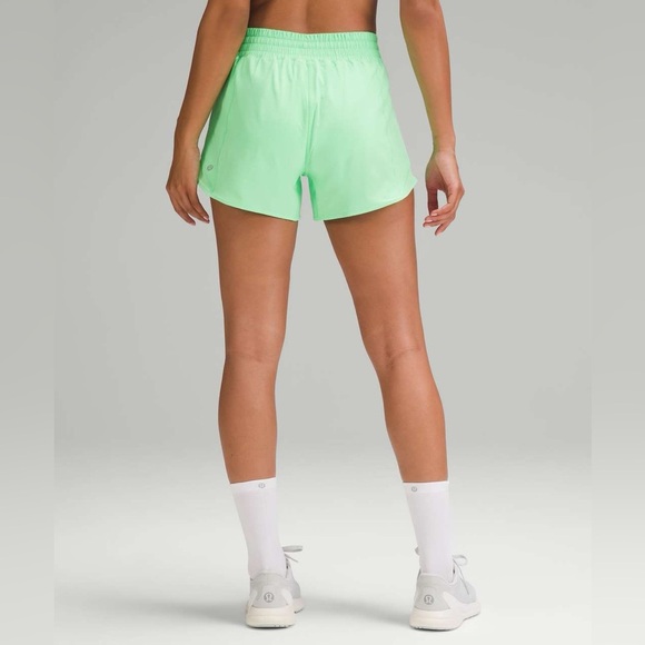 B-Lululemon Hotty Hot High-Rise Lined Short 4"
Pistachio - Picture 1 of 8